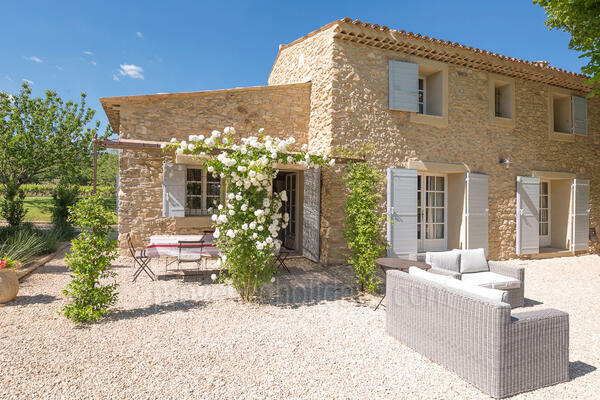 Charming Holiday Rental in Peypin d'Aigues