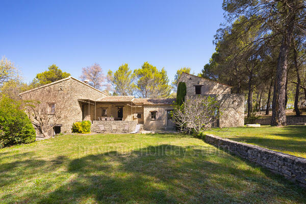 Private Holiday Rental with Air Conditioning in the Luberon