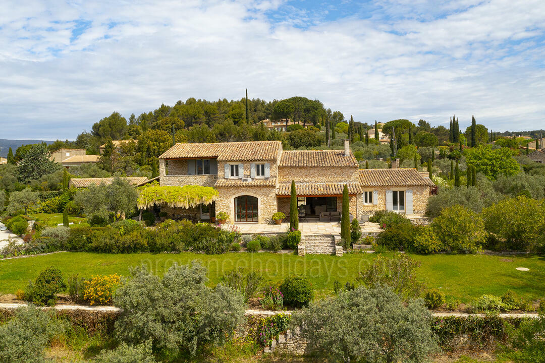 Authentic Holiday Rental with Heated Pool 6 - Villa des Glycines: Villa: Exterior