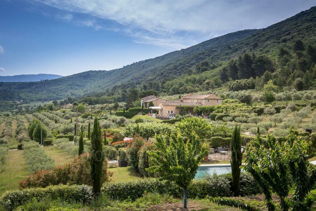 Outstanding Property with Wonderful Views of the Luberon Mas Trigaud - 7