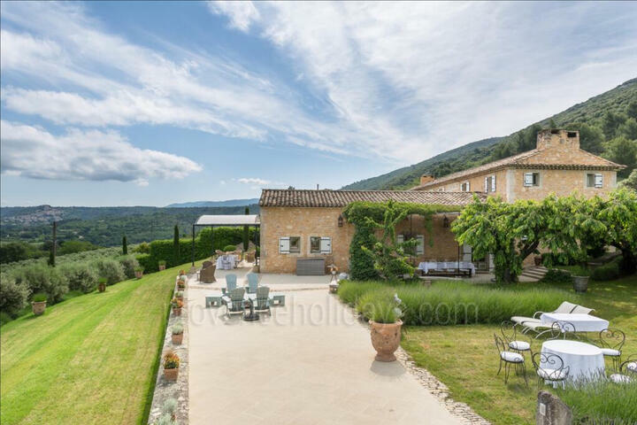 Outstanding Property with Wonderful Views of the Luberon - 10