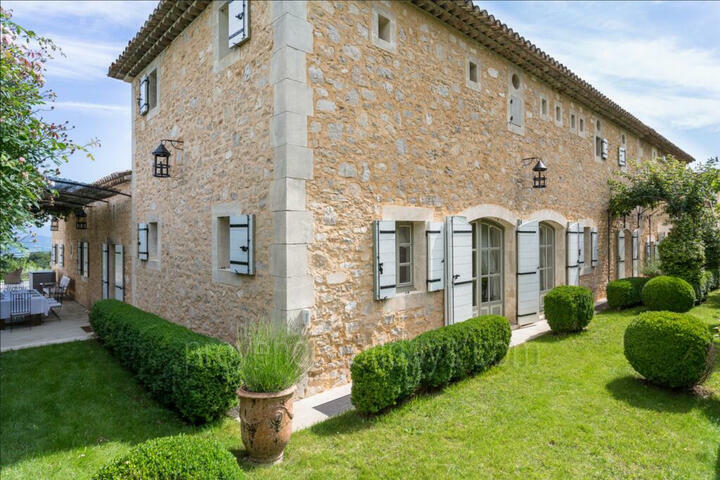 Outstanding Property with Wonderful Views of the Luberon - 11