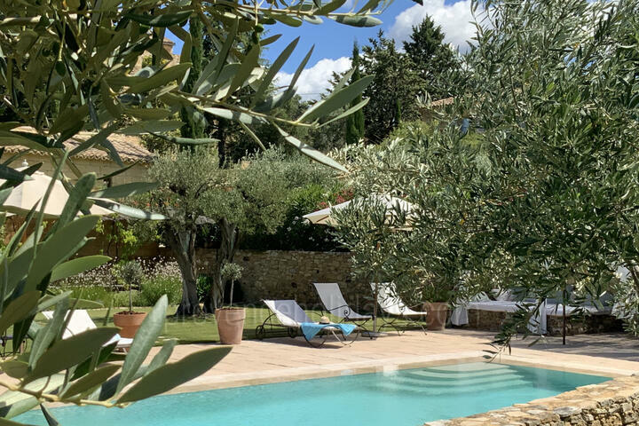 Magnificent Farmhouse in a Hamlet a few minutes from Uzès