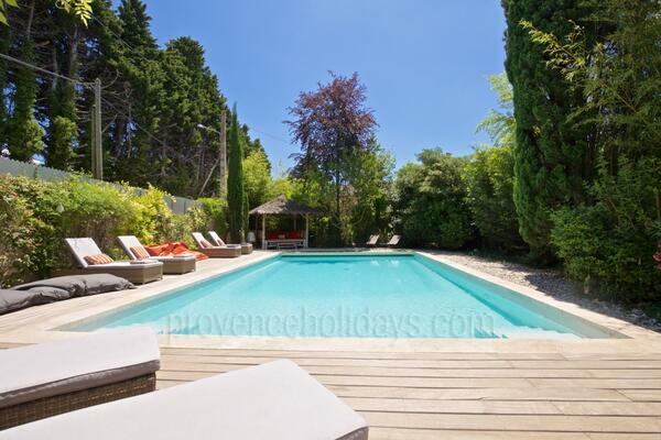 Holiday Home with Indoor and Outdoor Pools in the Alpilles