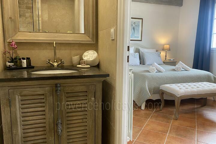 46 - Recently restored bastide with heated swimming pool: Villa: Bedroom