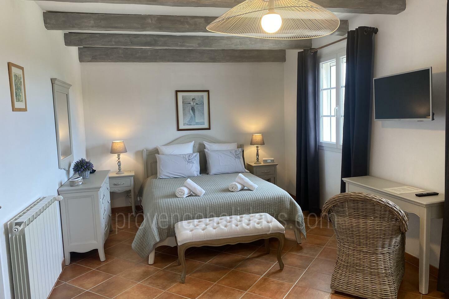 38 - Recently restored bastide with heated swimming pool: Villa: Bedroom