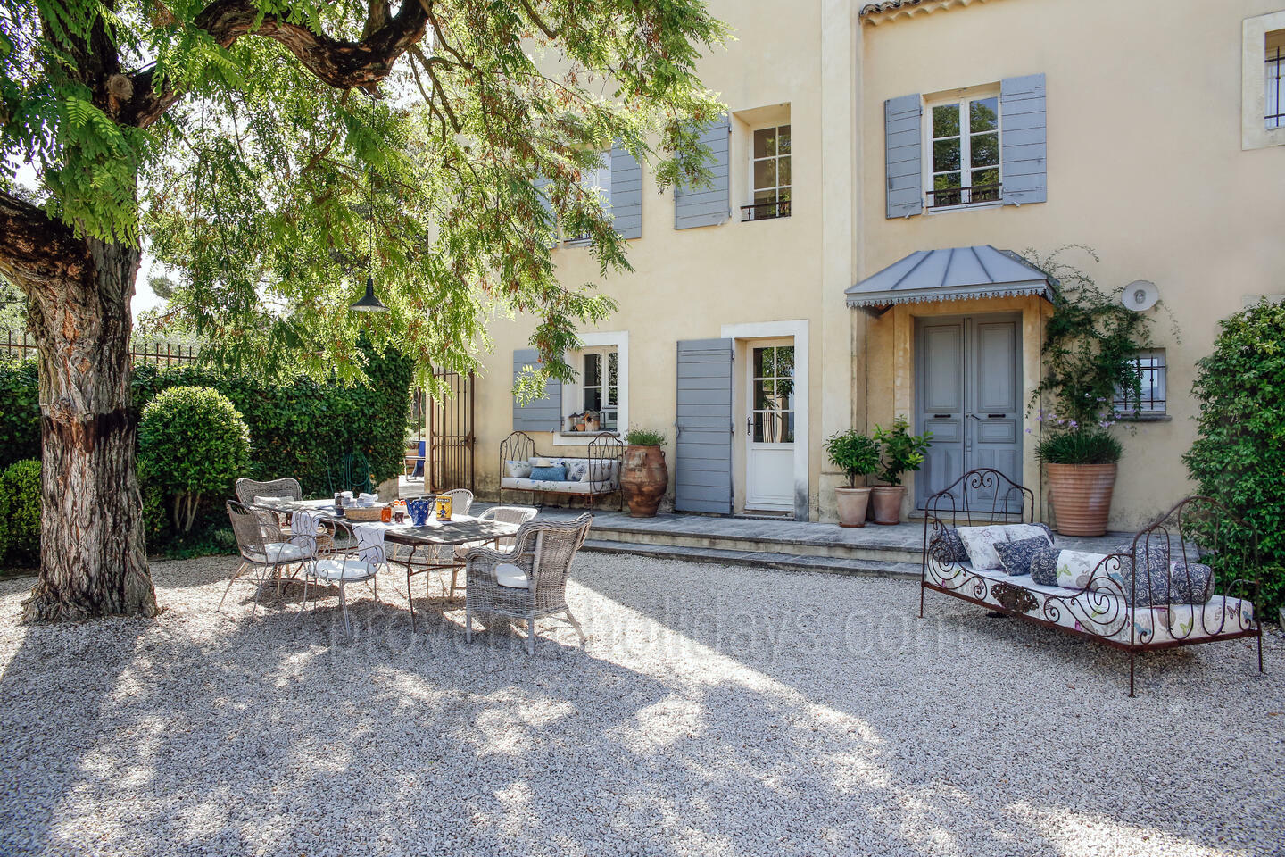 Authentieke Provençaalse Vakantiewoning met Gastenverblijf 1 - Mas des Anges: Villa: Exterior