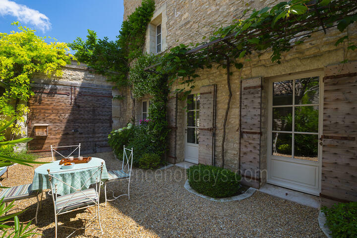 Wunderschönes renoviertes Ferienhaus mit Klimaanlage 3 - La Maison du Jardin Secret: Villa: Exterior