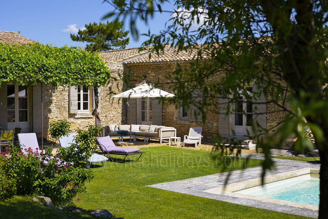 Beautiful Farmhouse with Heated Pool in the Luberon Le Mas de la Treille: Exterior - 15