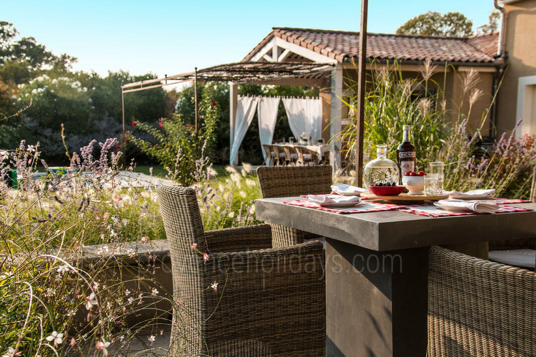 Peaceful Holiday Rental in the Luberon 4 - Villa de la Source: Villa: Exterior