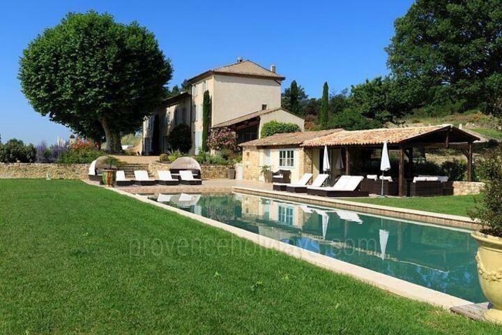 Luxury Bastide on 40-hectare of forest, vineyards and olive grove in the Luberon Estate