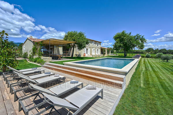 Location de luxe avec piscine chauffée dans le Luberon