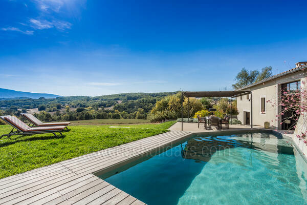 Location de vacances dans le Luberon avec piscine chauffée pour 8 personnes