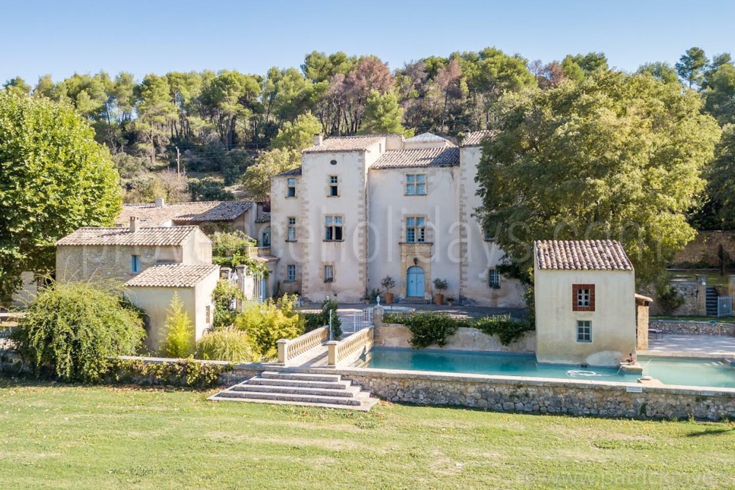 16th Century Mansion For Sale in the Luberon Bastide du Luberon: Exterior - 1