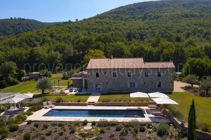 Magnificent Restored Mas with Heated Pool in the Luberon