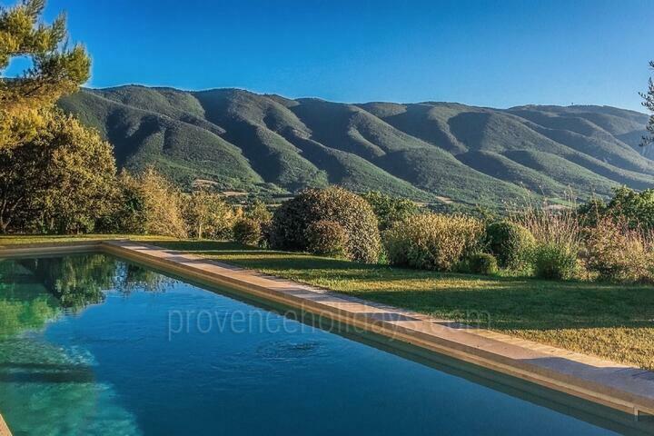Contemporary Home with Outstanding Luberon Views