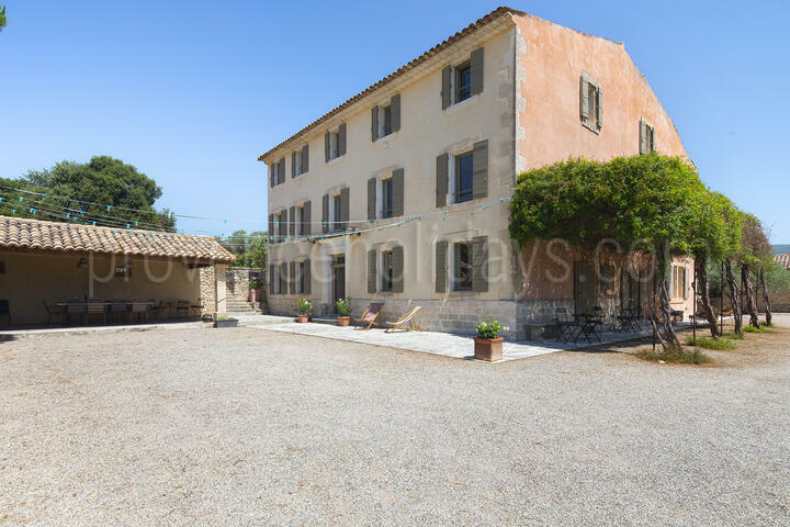 Wonderful Bastide with a Heated Pool in the Luberon