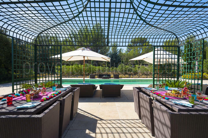 Moderne villa met verwarmd zwembad en airconditioning 2 - La Villa des Oliviers: Villa: Exterior