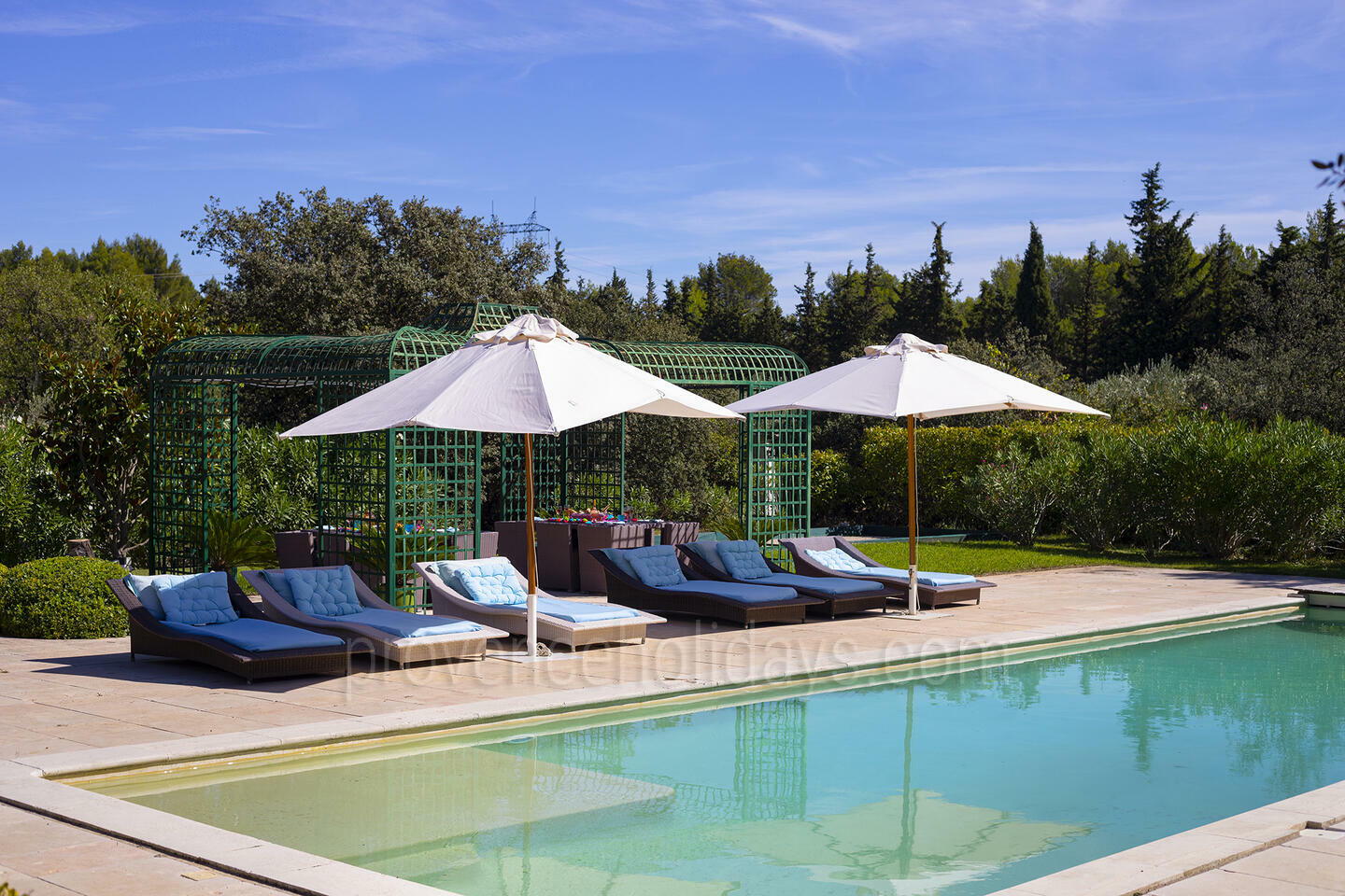 27 - Villa contemporaine avec piscine chauffée et climatisation: Villa: Exterior