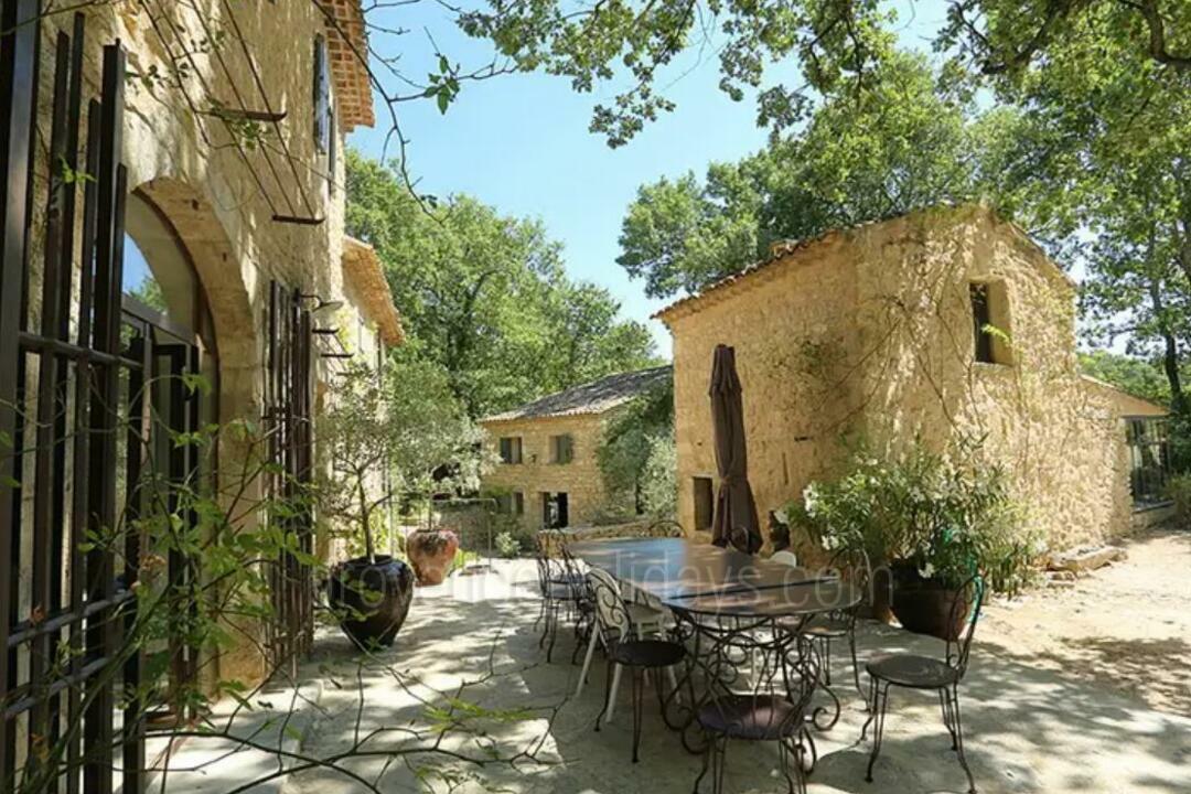 Stunning Hamlet with Heated Pool in the Luberon Le Mas Rustique: Exterior - 15