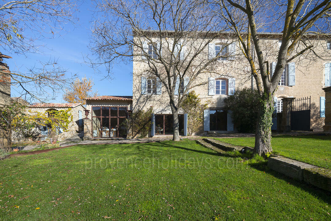 Propriété historique avec piscine privée dans le Luberon 7 - Le Domaine des Vignes: Villa: Exterior