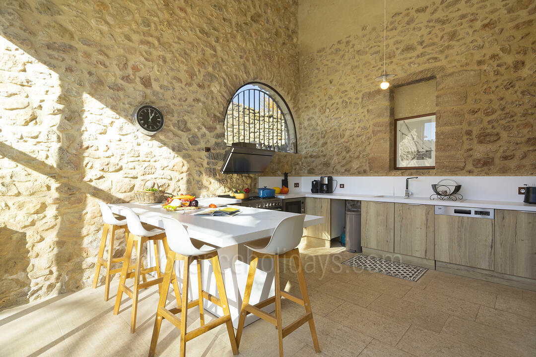 Propriété historique avec piscine privée dans le Luberon 4 - Le Domaine des Vignes: Villa: Interior