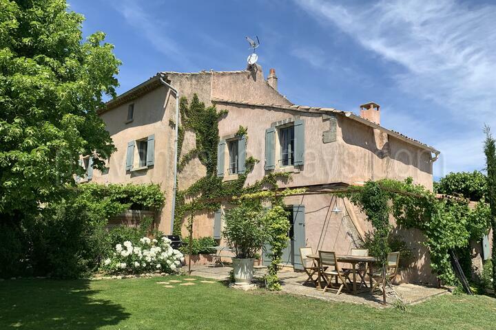 Stunning Property with Heated Pool in the Luberon