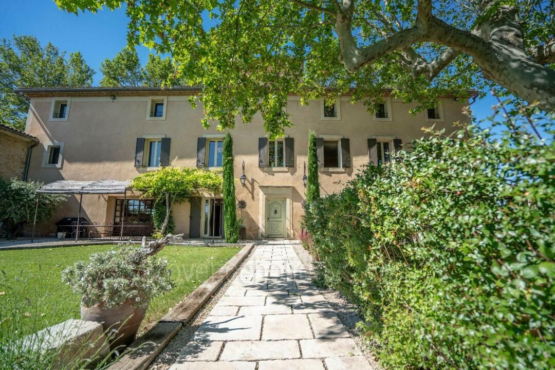 Charming Provencal Bastide with Jacuzzi in the Luberon Bastide du Vieux Platane: Exterior - 6