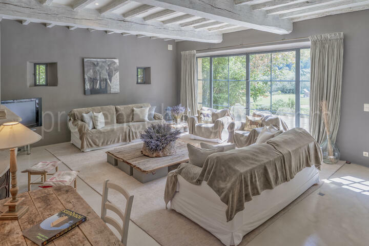 Mas de luxe avec héliport dans le Luberon 3 - Domaine de la Sainte Victoire: Villa: Interior