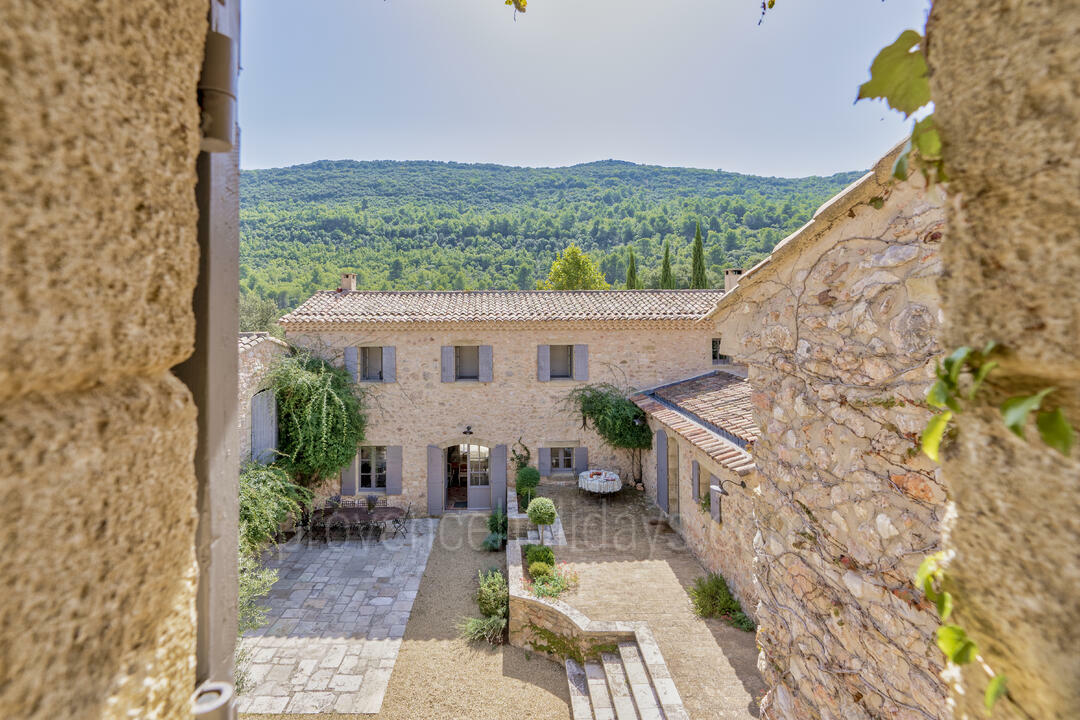Luxury Farmhouse with Heliport in the Luberon 6 - Domaine de la Sainte Victoire: Villa: Exterior