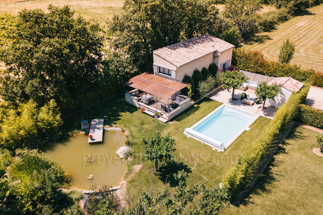 Prachtig Domaine met Twee Zwembaden in de Luberon 6 - Domaine de la Source: Villa: Exterior