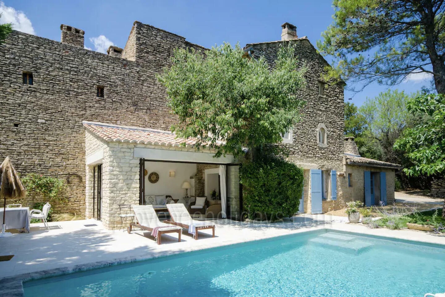 Charming Farmhouse with Heated Pool Located near Gordes 1 - Maison du Soleil: Villa: Pool