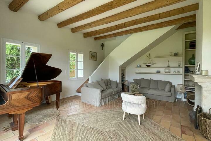 Recently Renovated Farmhouse for Ten Guests in the Alpilles 3 - Mas des Tilleuls: Villa: Interior