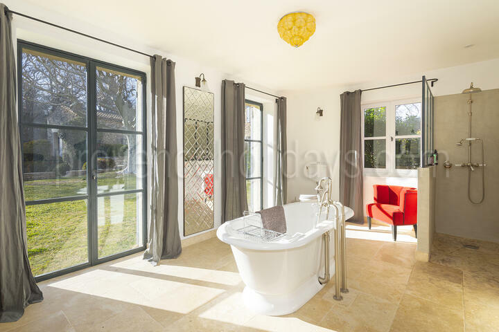 Stunning Holiday Rental with Heated Pool in the Luberon Bastide de Goult: Villa - 3