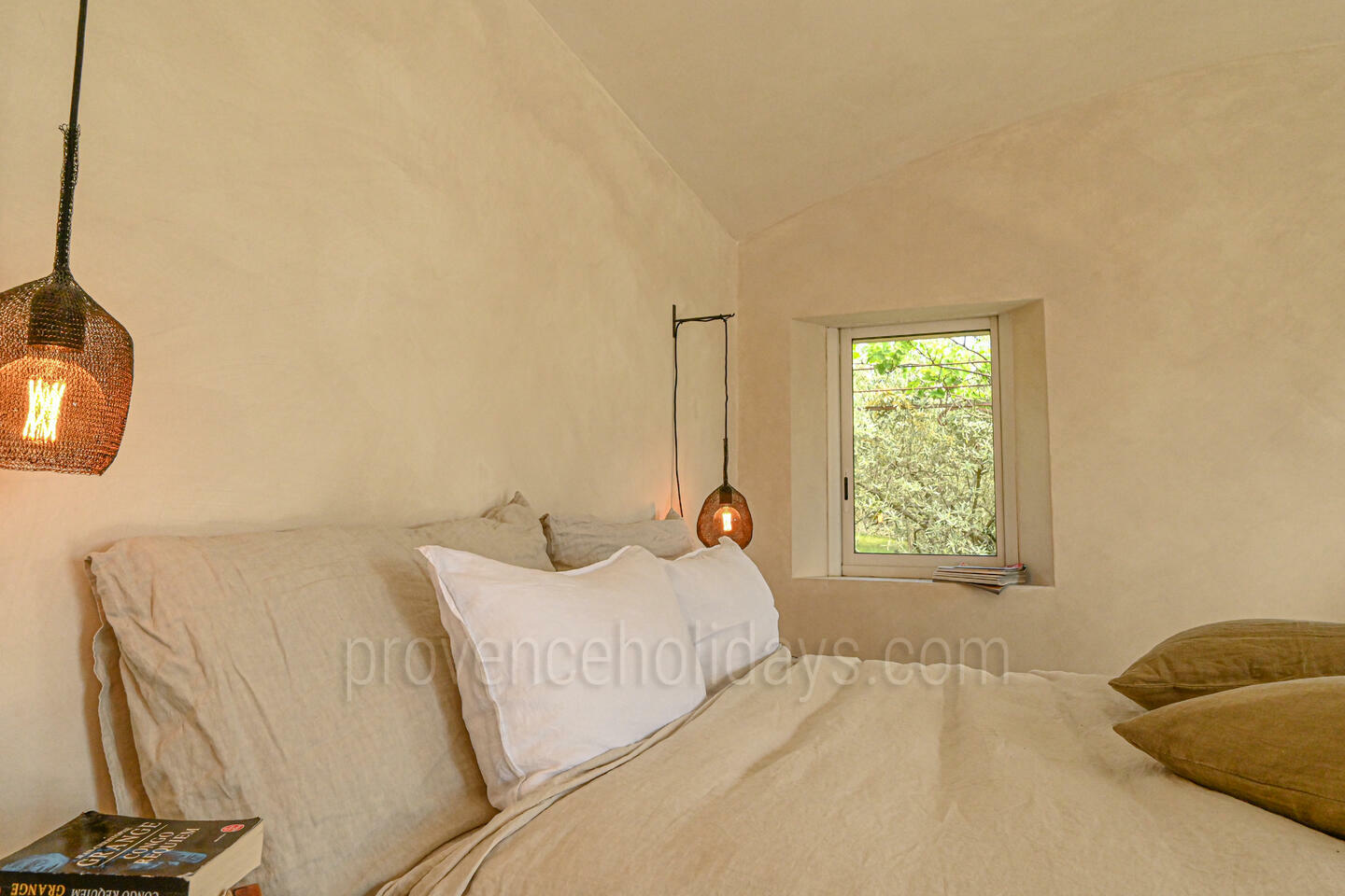 31 - Une Maison en Provence: Villa: Bedroom