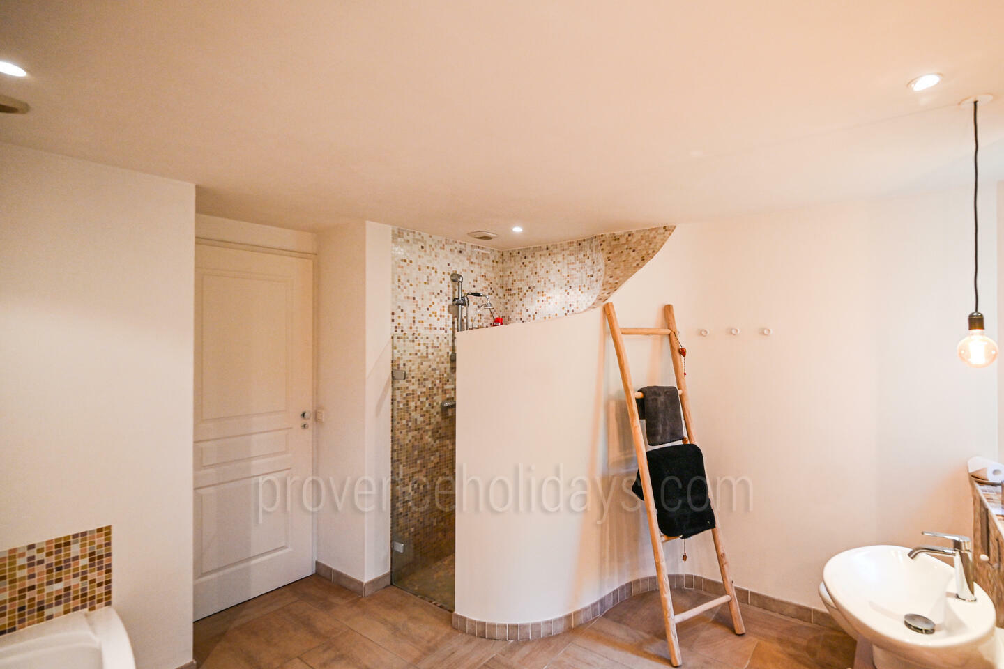 45 - Une Maison en Provence: Villa: Bedroom