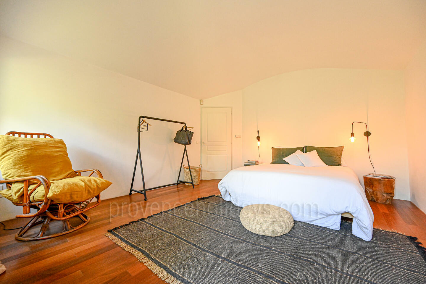 33 - Une Maison en Provence: Villa: Bedroom