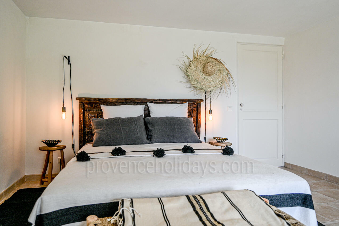 34 - Une Maison en Provence: Villa: Bedroom