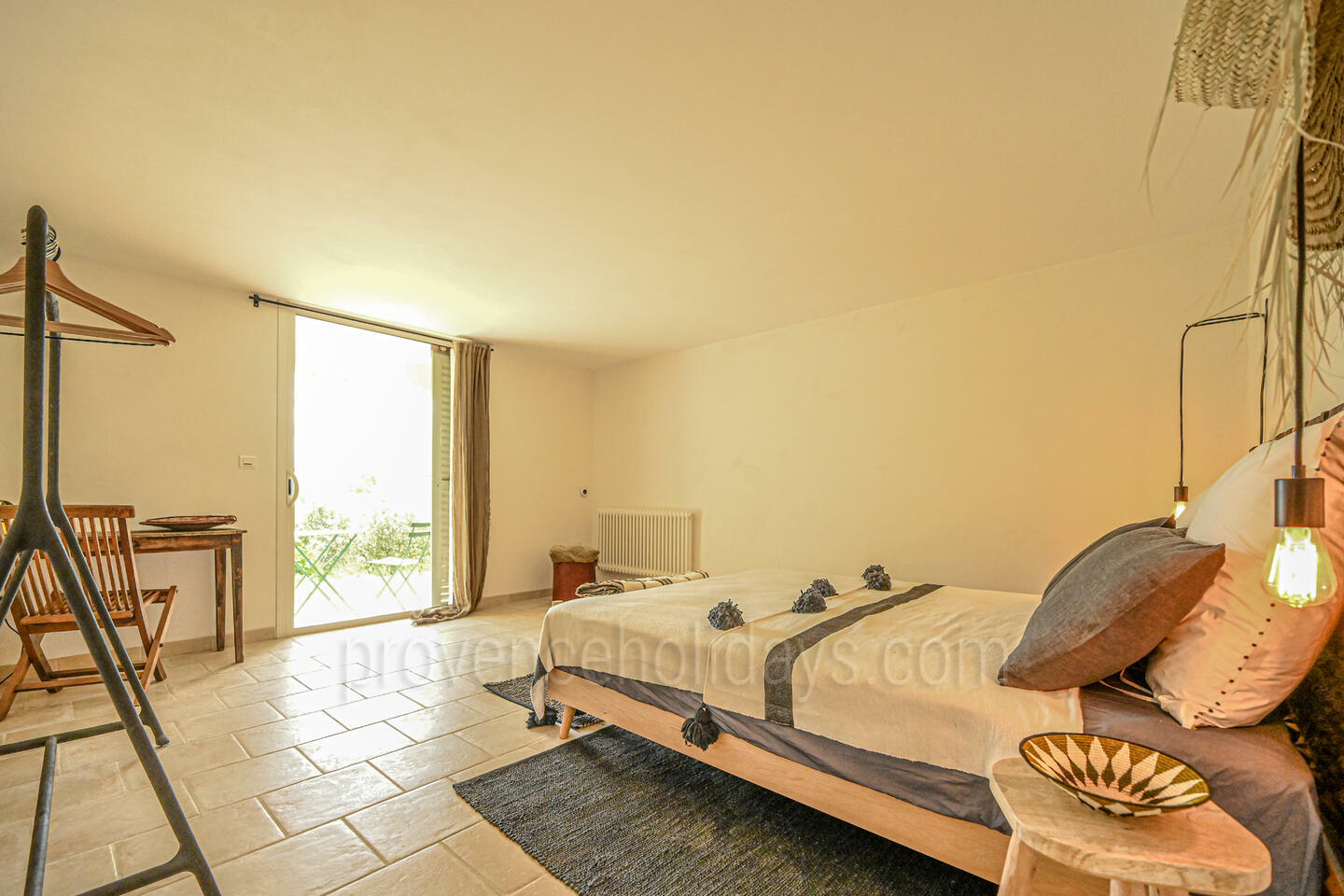 37 - Une Maison en Provence: Villa: Bedroom
