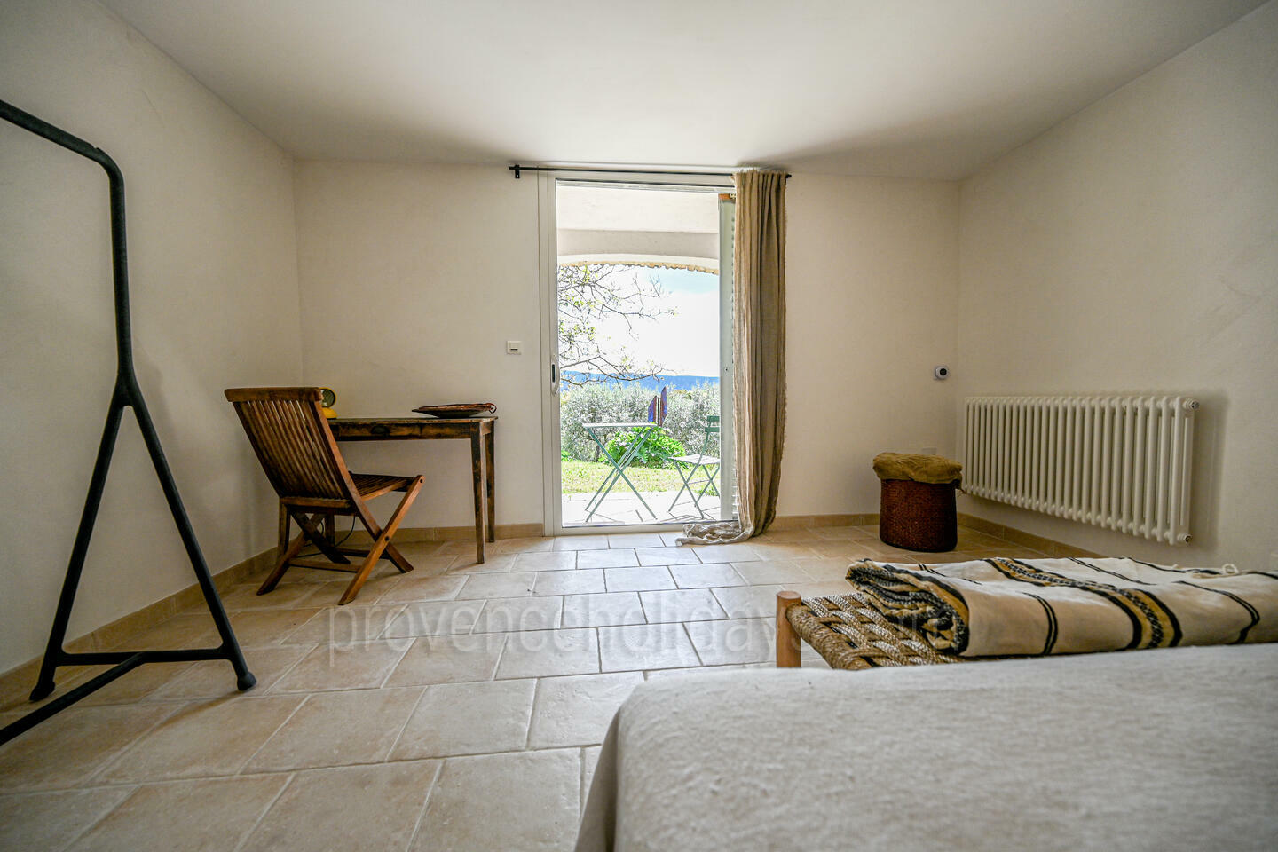 40 - Une Maison en Provence: Villa: Bedroom