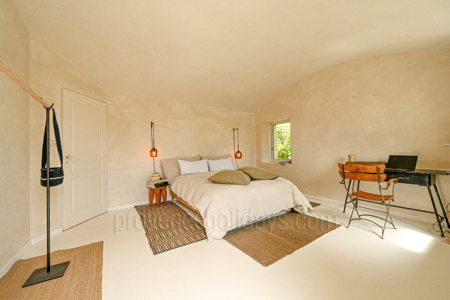 39 - Une Maison en Provence: Villa: Bedroom