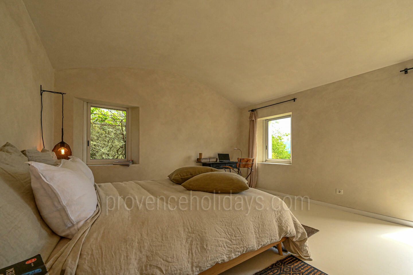 32 - Une Maison en Provence: Villa: Bedroom
