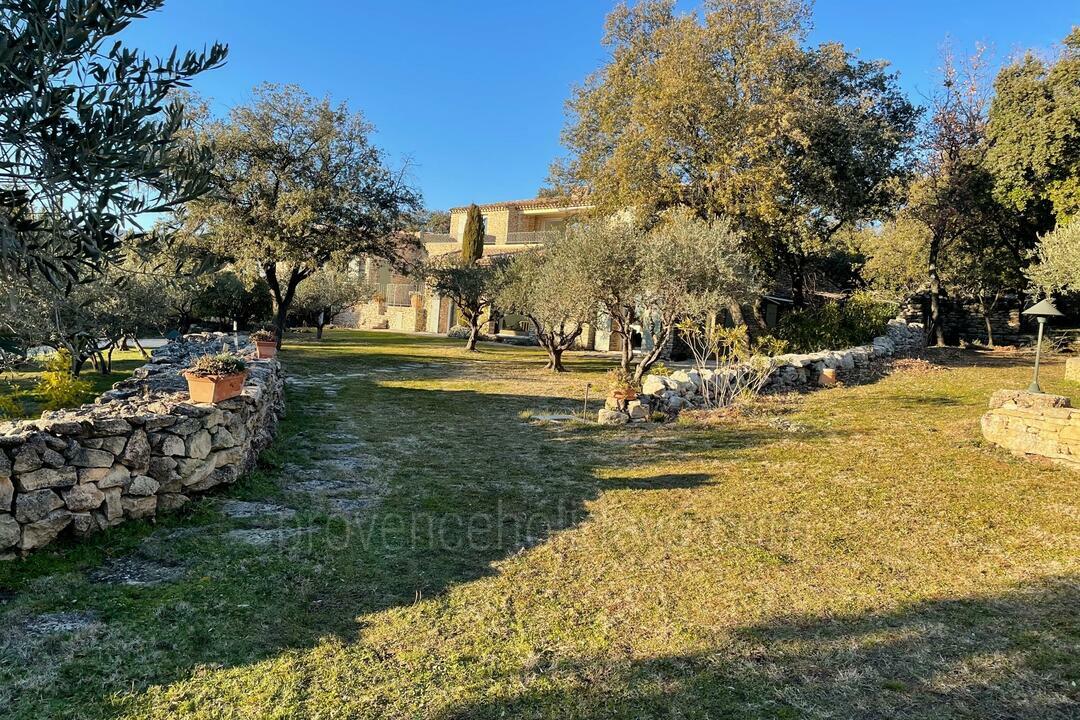Beautiful Holiday Home with Heated Pool and Jacuzzi in Gordes 5 - Le Mas des Pierres: Villa: Exterior