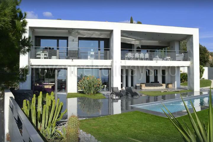 Modern Villa with Sea View in Golfe de Saint-Tropez