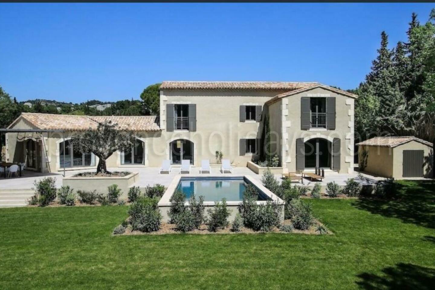 Luxury Holiday Rental just 1km from Maussane-les-Alpilles 1 - Le Mas des Bories: Villa: Exterior