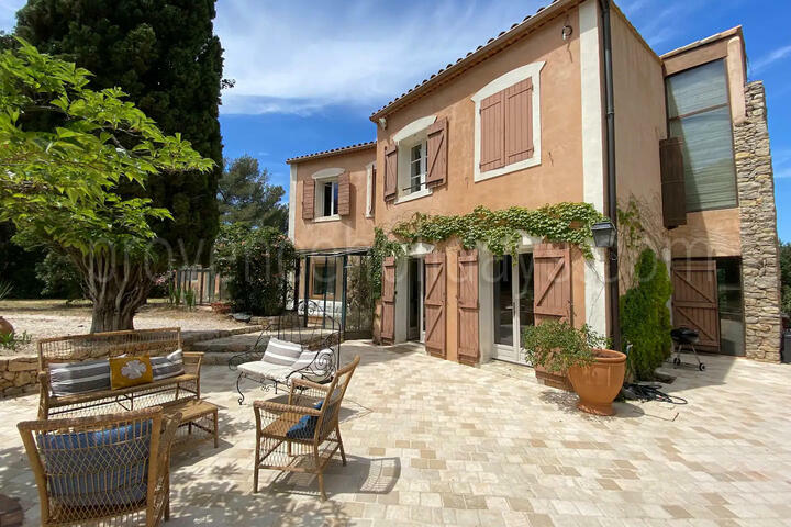 Prachtige villa met twee jacuzzi's in de buurt van Aix-en-Provence