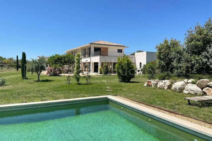 Location de vacances moderne avec piscine privée près d'Aix-en-Provence