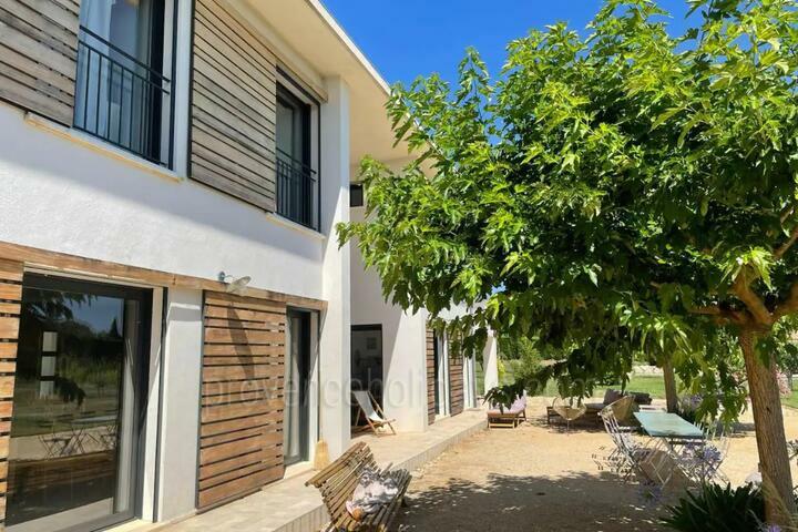 Modern Holiday Rental with Private Pool near Aix-en-Provence 3 - Mas des Cigales: Villa: Exterior
