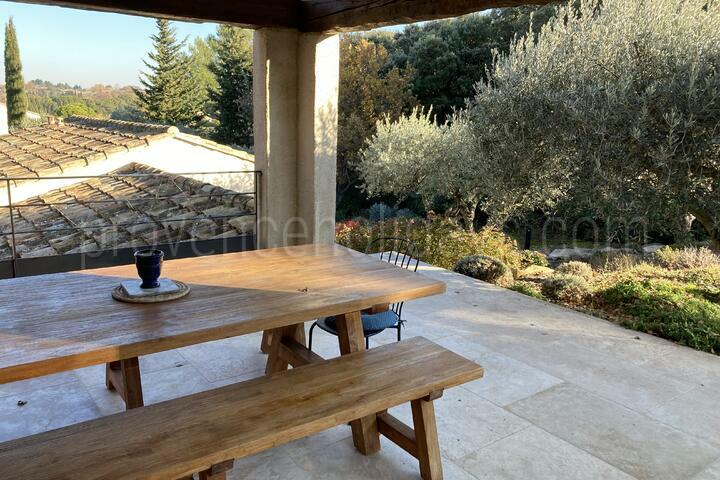 Location de vacances récemment restaurée à 1 km d'Eyragues 3 - Le Mas Provençal: Villa: Exterior
