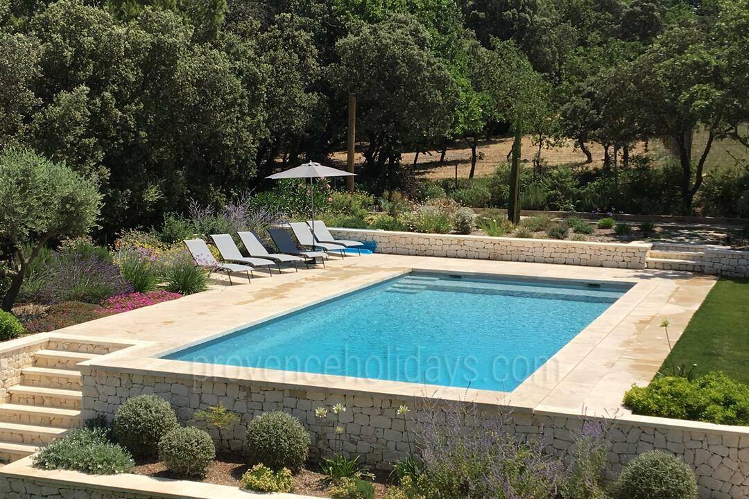 Location de vacances récemment restaurée à 1 km d'Eyragues 5 - Le Mas Provençal: Villa: Pool